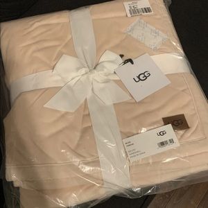 Ugg • Bliss Sherpa Throw